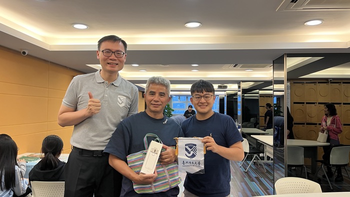 與台灣各大學香港校友會總會王家棟會長合影圖片