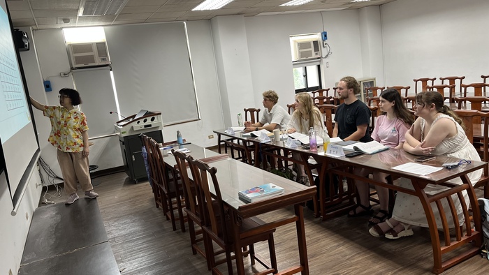 【中文聊天室】113-2學期 美國組 成果圖片