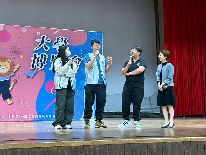 學生講解員以活潑有趣的方式介紹所屬科系圖片