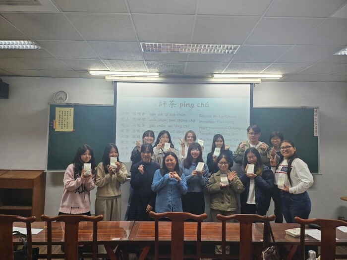 ▼2023.12.05 112-1 Chinese Language Course For Foreigners Series 13- Tasting the Chinese Tea Ceremony - Tea Art LessonImage