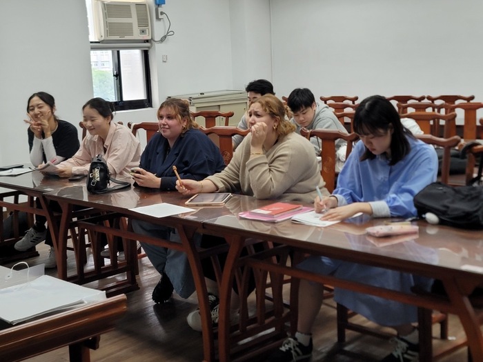 【中文聊天室】113-1學期 法國組 成果圖片