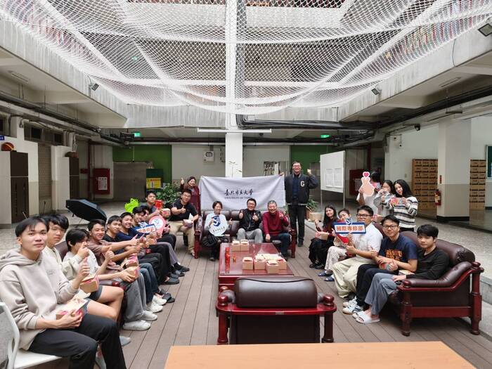 【國際處活動】2026 暖暖送情度新春，預祝所有國際學生馬到成功 Happy New Year to International Studendts圖片