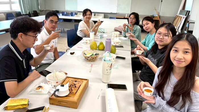 【國際處中文聊天室】「114-1學位生中文聊天室」首場餐聚 感受中秋溫馨氛圍圖片