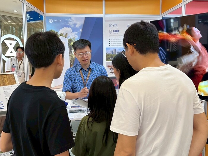 現場家長及同學絡繹不絕圖片