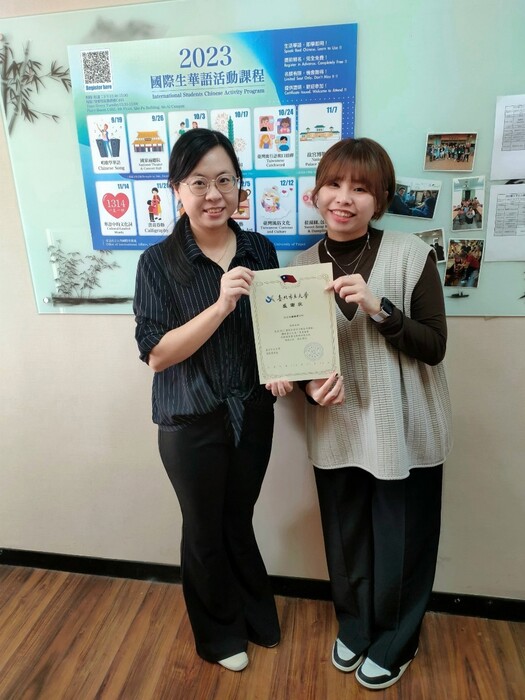 ▼2023.11.21 112-1 Chinese Language Course For Foreigners Series 11 - Experience the Beauty of Calligraphy - Spring Couplet Painting TimeImage
